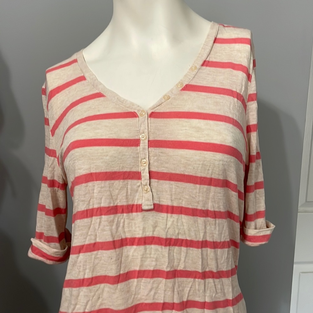 Pink Republic Tabbed sleeved Top, size large. Bundle & Save!!